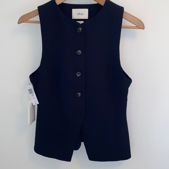 Aritzia Tops - Regal vest Aritzia